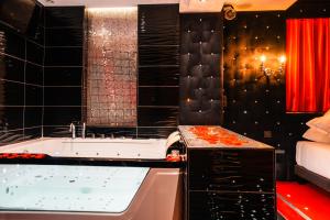 Appartements Le Cabaret Vip SPA : photos des chambres
