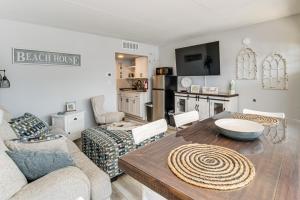 2 Blocks to Beach Modern Condo in North Wildwood!