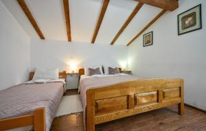 Nice Home In Vrbovec With Kitchen