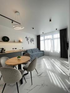 Апартаменты у моря, Аркадия