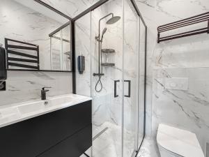 Appartements 102 Studio elegant avec jardin, centre-ville : photos des chambres