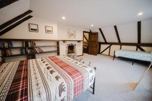 13 Beds, 17 Guests with Hot tub only 15Mins to Sunday River