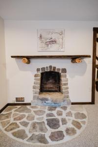 13 Beds, 17 Guests with Hot tub only 15Mins to Sunday River