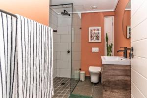 Modern One Bedroom Wavescapes Apartment Muizenberg