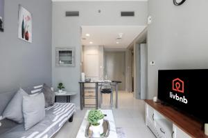 1BR by Canal Walk Easy Metro Access in Business Bay