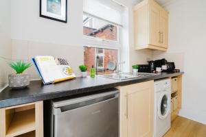 Modern 2BR Flat With Roof Terrace