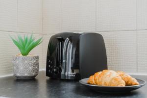 Modern 2BR Flat With Roof Terrace