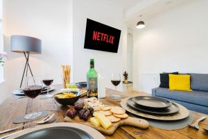 Modern 2BR Flat With Roof Terrace