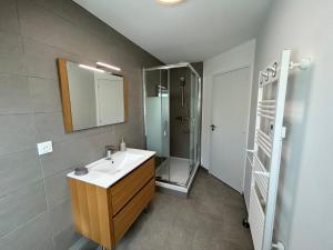 Villas 1008 - Maison 5p dans une residence privee avec piscine. : photos des chambres