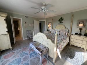 Siesta Dunes 3-22A by Siesta Dunes