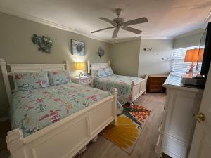 Siesta Dunes 3-22A by Siesta Dunes