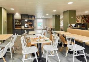Hotels B&B HOTEL Paris Romainville Noisy-le-Sec : photos des chambres