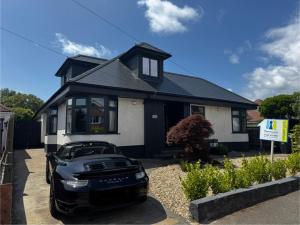 DRIFTWOOD by BOURNECOAST - An Exquisite Chalet Bungalow with a Sauna, BBQ Hut and Garden - HB6339