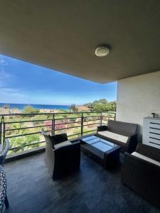 Apartment with sea view and access