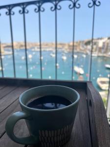 Front Row Malta - Your Grand Harbour Home with Rooftop Terrace & Views of Valletta