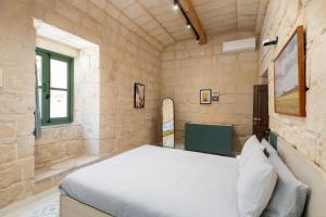 Trinity house with a private rooftop pool