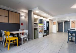 Hotels B&B HOTEL Calais Centre St Pierre : photos des chambres
