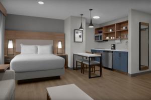 Queen Studio Suite room in Extended Stay America Suites - Jacksonville - Lenoir Avenue South