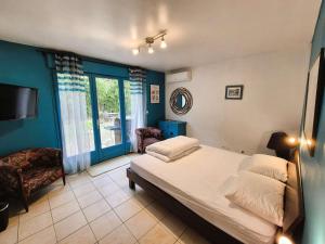 Piscine, plage à pied, WIFI, billard, babyfoot, ping pong, BBQ...