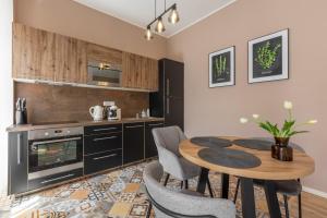 Apartment Near Colonnade