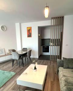 Joy City Stay Mara M11-14