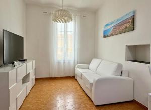 Port 1BR Flat with Terrace