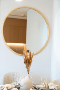 Luxurious 1BR Pool with Burj Khalifa View Dubai Mall