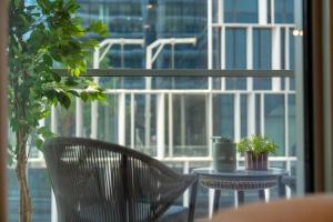 Luxurious 1BR Pool with Burj Khalifa View Dubai Mall