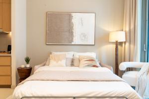 Luxurious 1BR Pool with Burj Khalifa View Dubai Mall