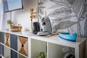 Studio cabine cosy Lagon Bleu Piscine, clim, parking, wifi inclus