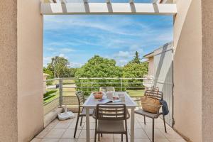 Two-Bedroom Apartment (6 Adults) room in Résidence Odalys Les Océanides