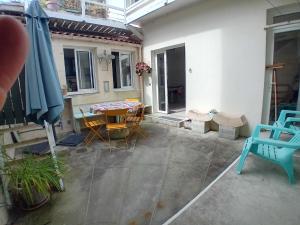 Les Volets Bleus T3 de 80 m2 patio privatif