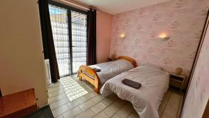 Villas La Villa du Claus avec Jacuzzi, Jardin et BBQ : photos des chambres