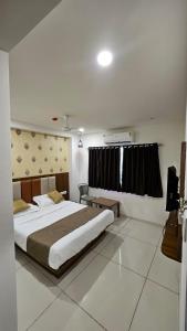 hotel leo