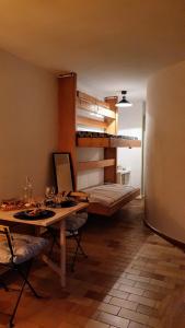 Appartements Studio Cocoon Air conditioning, balcony & lake access : photos des chambres