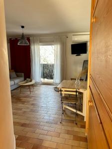 Appartements Studio Cocoon Air conditioning, balcony & lake access : photos des chambres