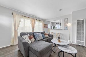 Charming Gem in LH, High Speed WiFi Minutes from Beach, Downtown & Petco Park!