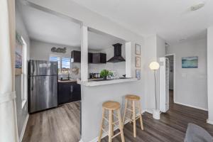 Charming Gem in LH, High Speed WiFi Minutes from Beach, Downtown & Petco Park!