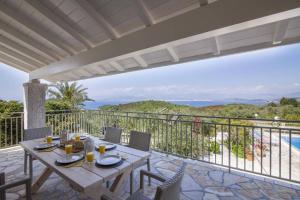 Villa Petra by Villa Plus