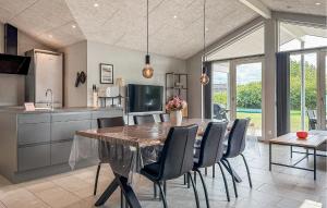 4 Bedroom Gorgeous Home In Tarm