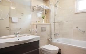Deluxe Double Room with Side Sea View room in Guesthouse Aroma