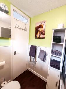 Private Holiday Home in Inverness with Free Parking l Sleeps 4