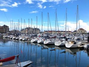 Appartements Appartement de charme a 250m de la plage : photos des chambres