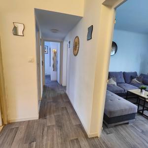 Grand F3 lumineux 55 m proche centre, plages, balcon, clim