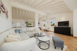 Beachfront with Private Terrace, Garden, BBQ, and Garage in Marbella