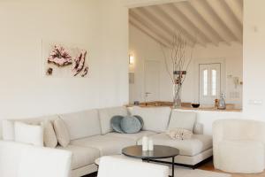 Beachfront with Private Terrace, Garden, BBQ, and Garage in Marbella