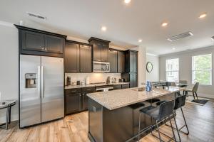 2 Mi to Dtwn Charlotte Unit with Rooftop Deck!