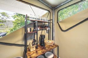 Mtn-View Deck Scenic Glamping Getaway Near Boone!