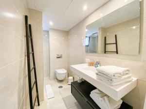 Lovely 2 Bedroom Apartment with Garage in Puerto Banus