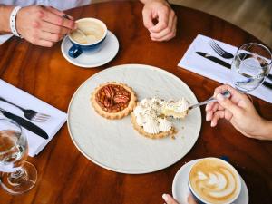 Paradise Hot Springs - Thermal Water & Volcano Views